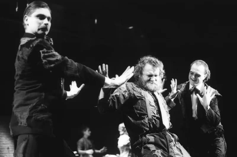 Mrozek: Ház a határon