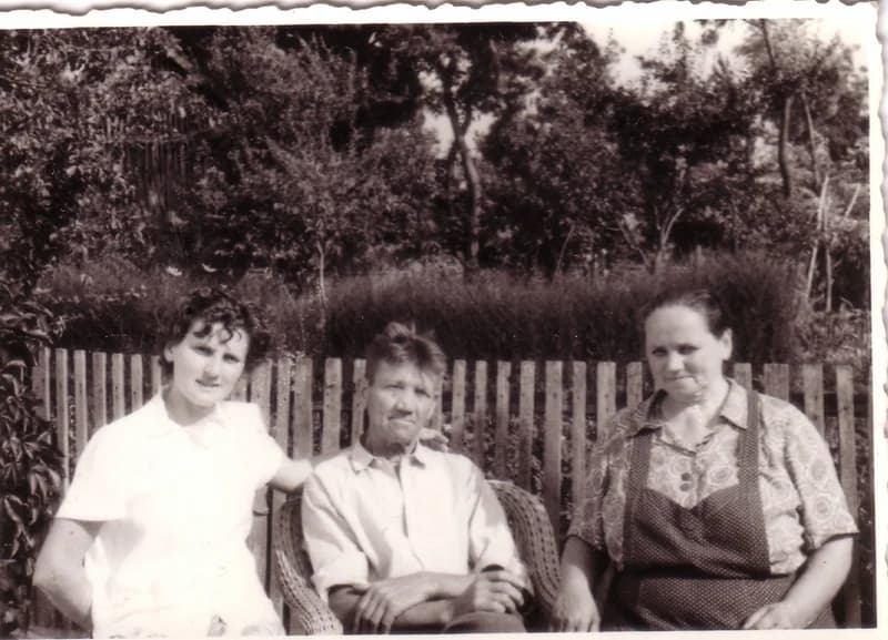 Sáfrány János családjával