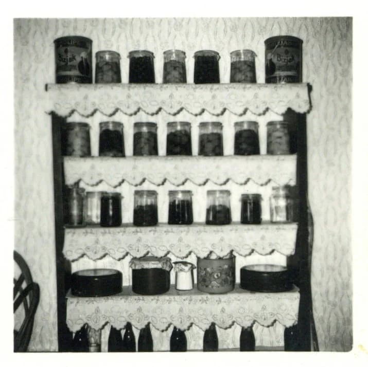 Befőttek a stelázsin