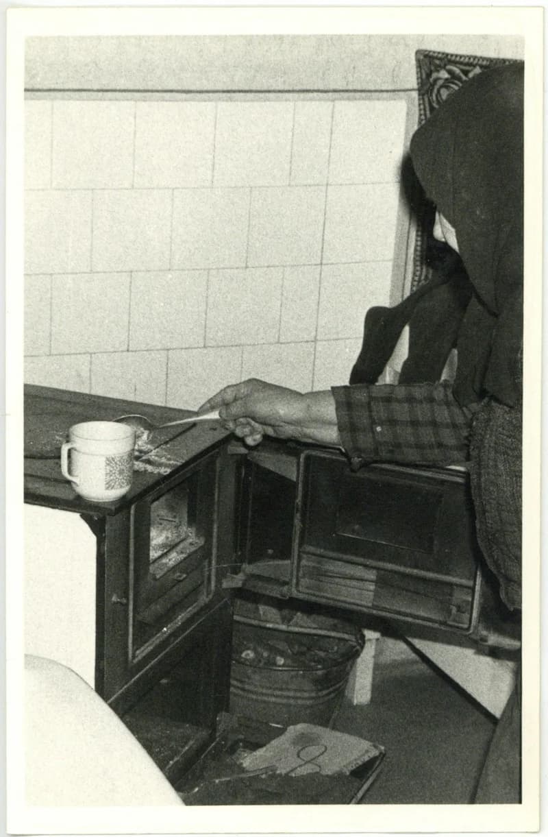 Szenesvízzel gyógyító asszony