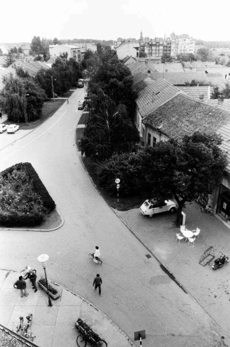 Magyarkanizsa: áruház, főutca, városháza