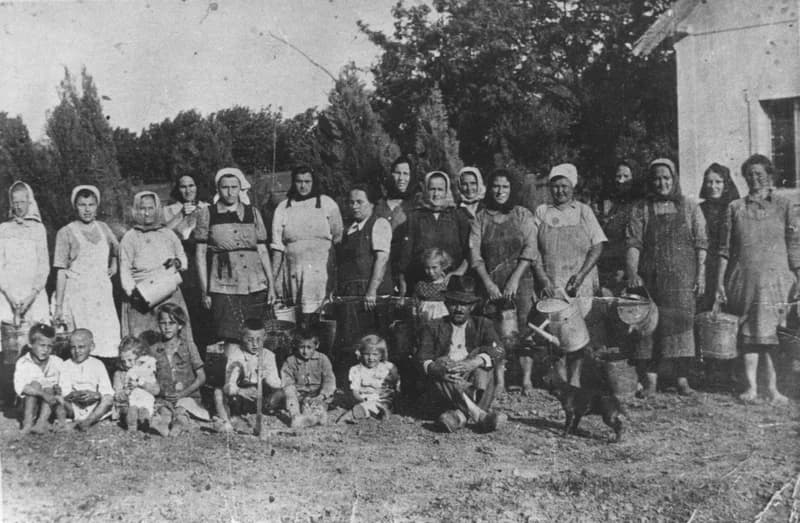 Asszonyok a Kamendin-birtokon