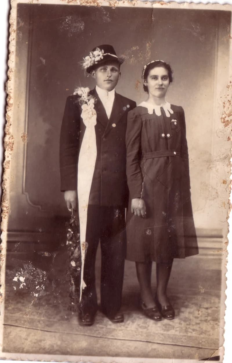 Vőfély a párjával