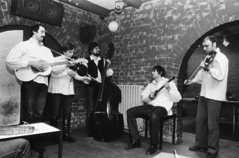 A Hívogató együttes az Ifjúsági Tribün pincéjében