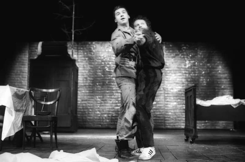 Mrozek: Ház a határon