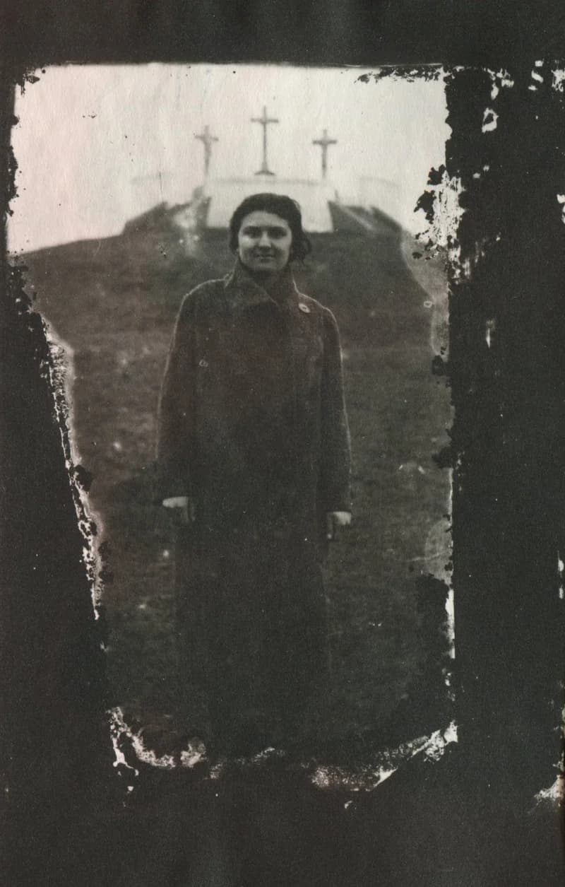 Portré a kálvária előtt