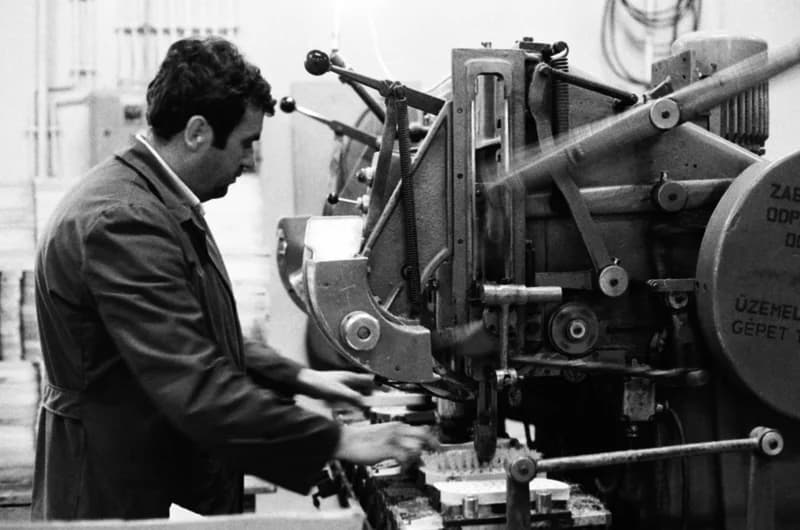 A becsei kefegyárban