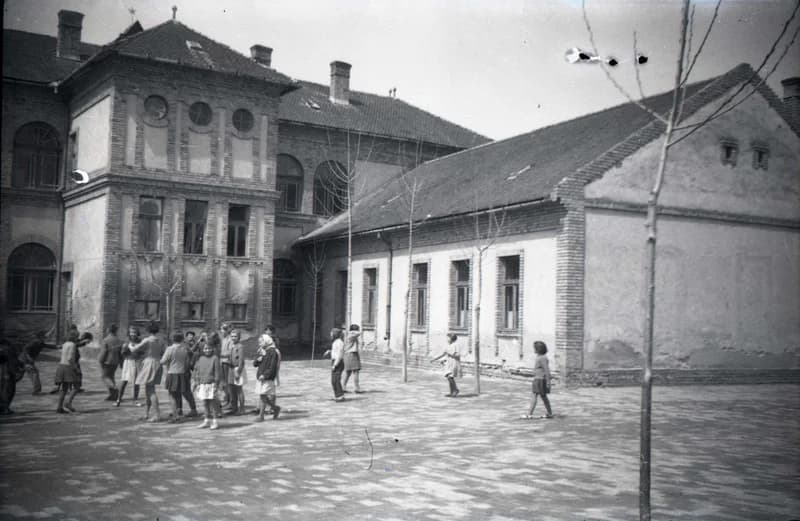 Órák közötti szünetben