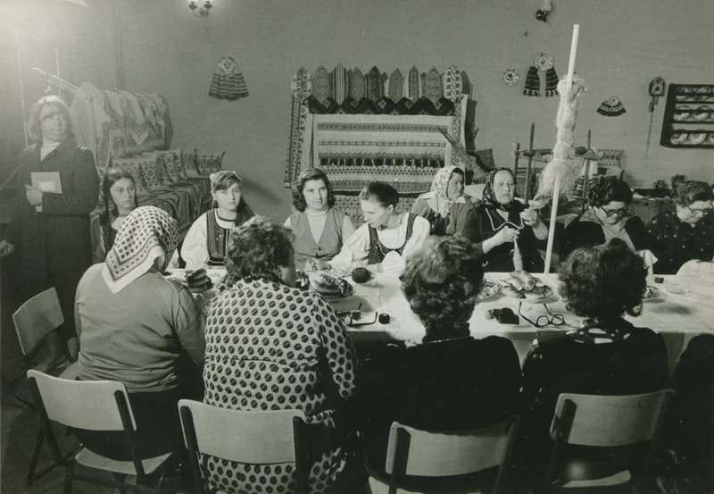 Az egyesület varrottas csoportjának népművészeti kiállítása