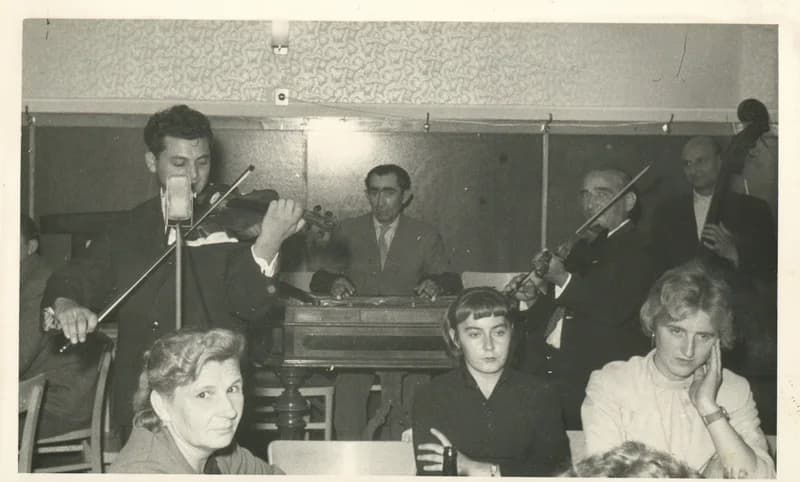 Burai Bandi prímás, zenekarával