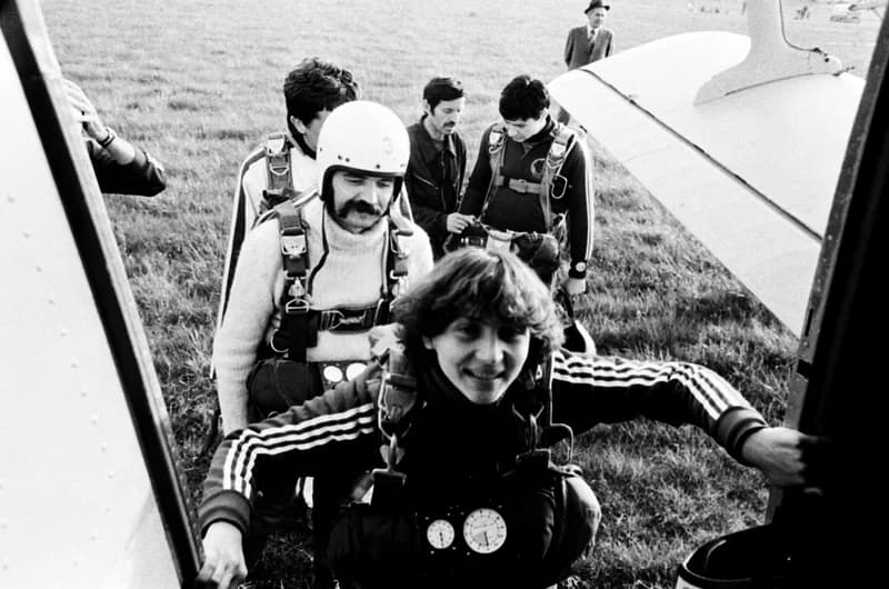 Ejtőernyősök a cseneji reptéren