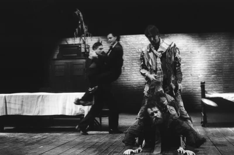 Mrozek: Ház a határon