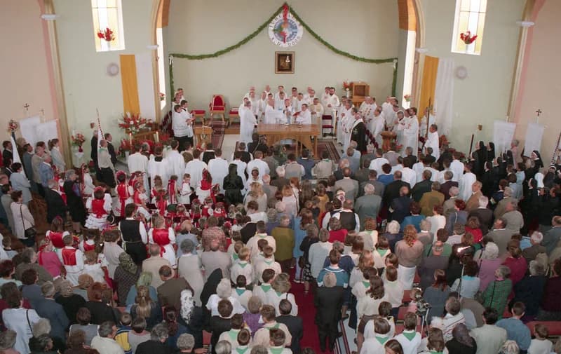 A temerini Lourdes-i Szűz Mária emléktemplom (Lourdes-i Boldogasszony templom)  felszentelési szertartása  és   ez  alkalomból  bemutatott szentmise, 2000. 7. 20,  Csütörtök