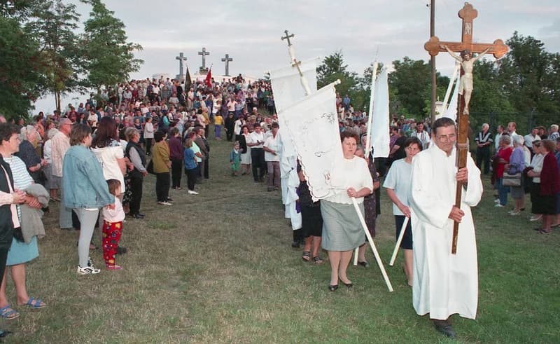 Keresztúti ájtatosság a Kálvárián, Temerin, 2000.7.19.