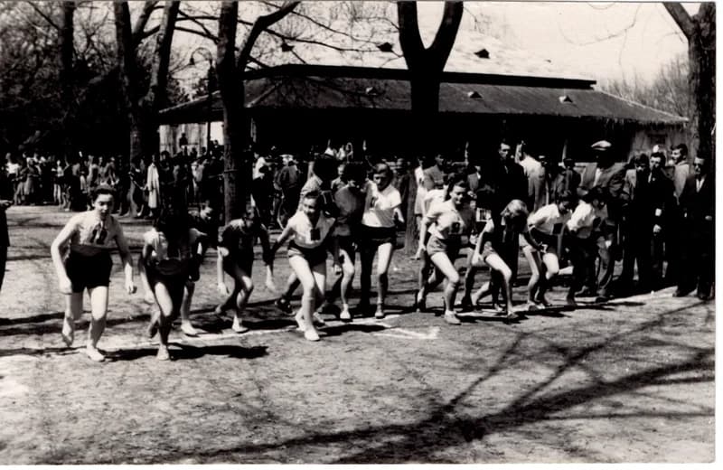 Iskolások mezei futóversenye a Népkertben