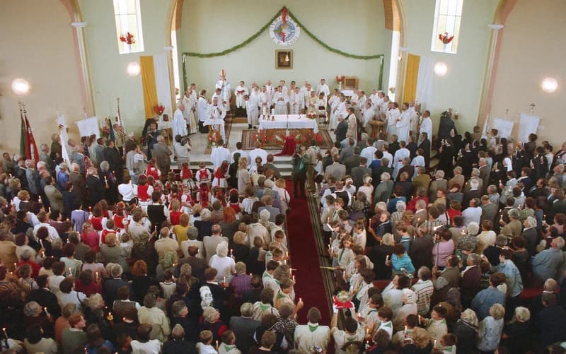 A temerini Lourdes-i Szűz Mária emléktemplom (Lourdes-i Boldogasszony templom)  felszentelési szertartása  és   ez  alkalomból  bemutatott szentmise, 2000. 7. 20,  Csütörtök