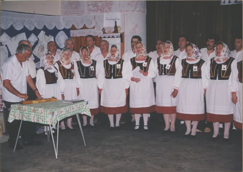 Tamási Áron Székely-Magyar Művelődési Egyesület vegyes népdalkórusa - kézműves kiállítás alkalmával