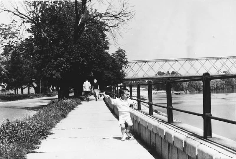 Fehér Imre unokája a Tisza-parton