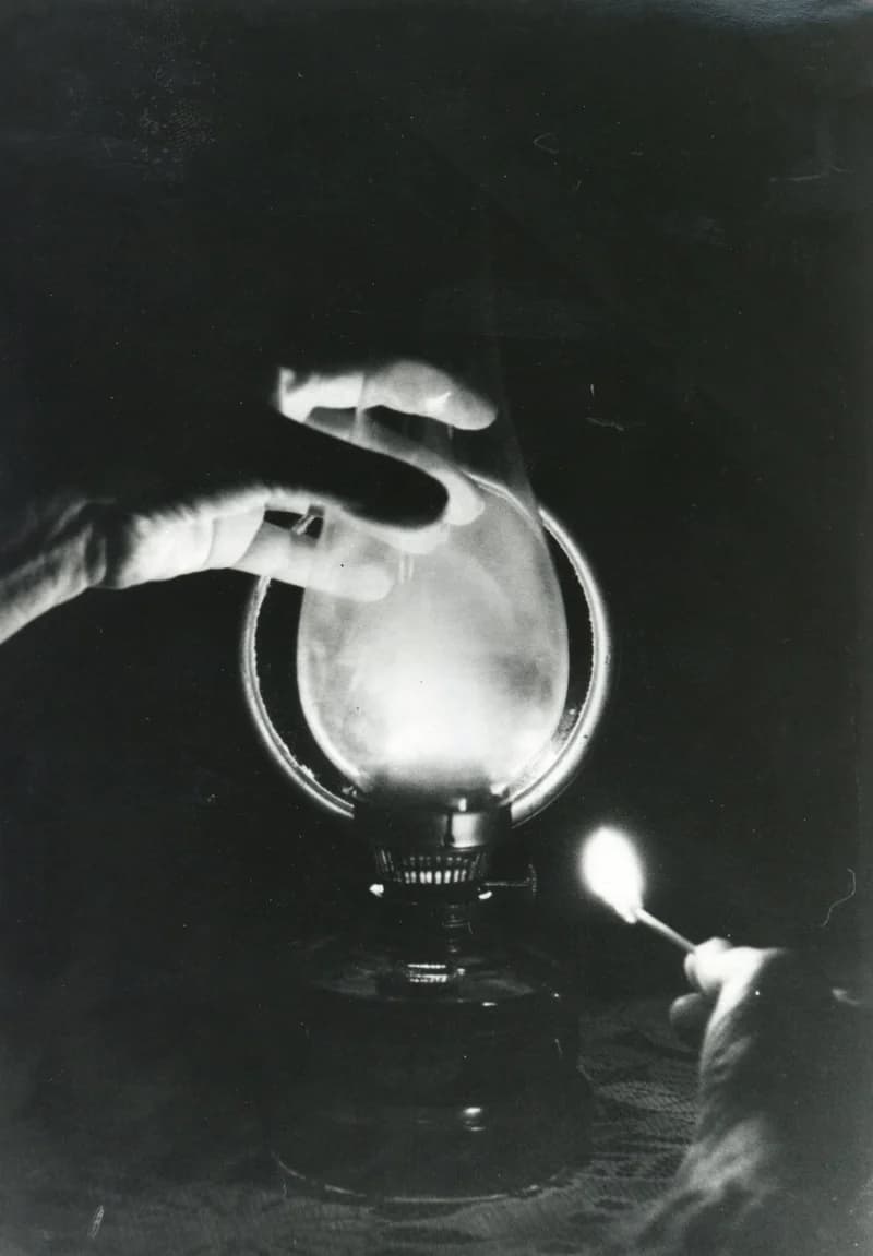 Petróleumlámpa meggyújtása