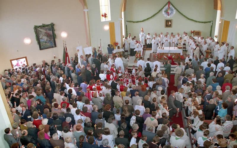 A temerini Lourdes-i Szűz Mária emléktemplom (Lourdes-i Boldogasszony templom)  felszentelési szertartása  és   ez  alkalomból  bemutatott szentmise, 2000. 7. 20,  Csütörtök