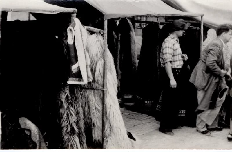 Szűcsök a Kossuth Lajos utcában