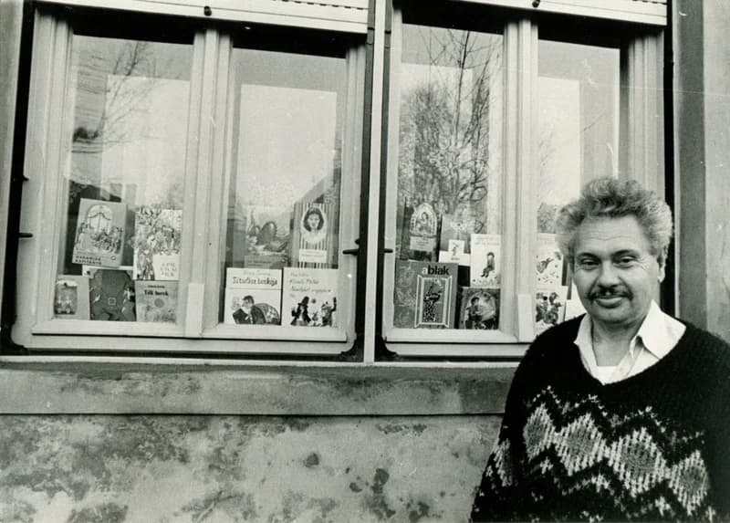 Nehrer Lajos könyves ablaka