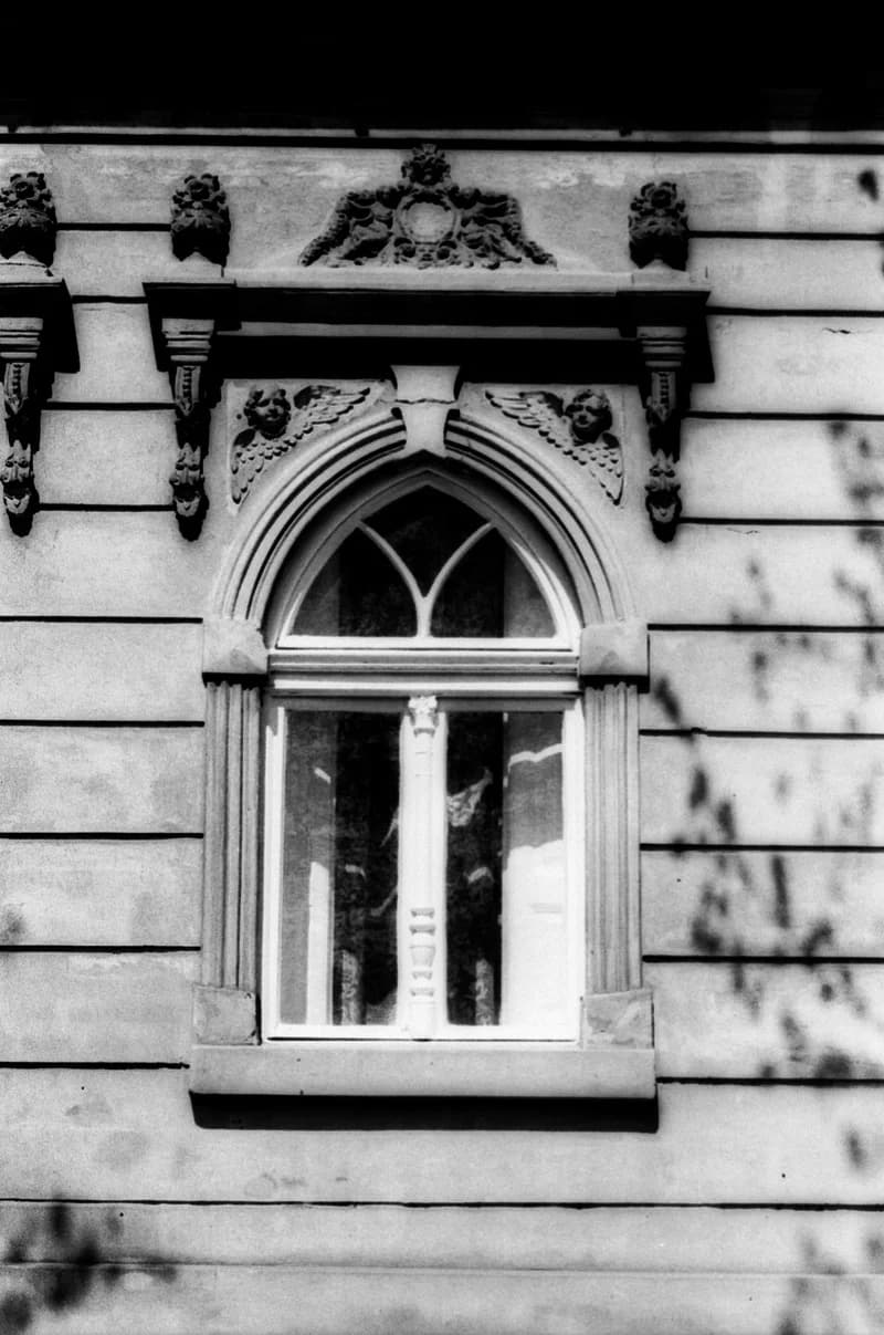 Ablakok a Tóték előadás pályázathoz