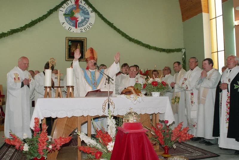 A temerini Lourdes-i Szűz Mária emléktemplom (Lourdes-i Boldogasszony templom)  felszentelési szertartása  és   ez  alkalomból  bemutatott szentmise, 2000. 7. 20,  Csütörtök