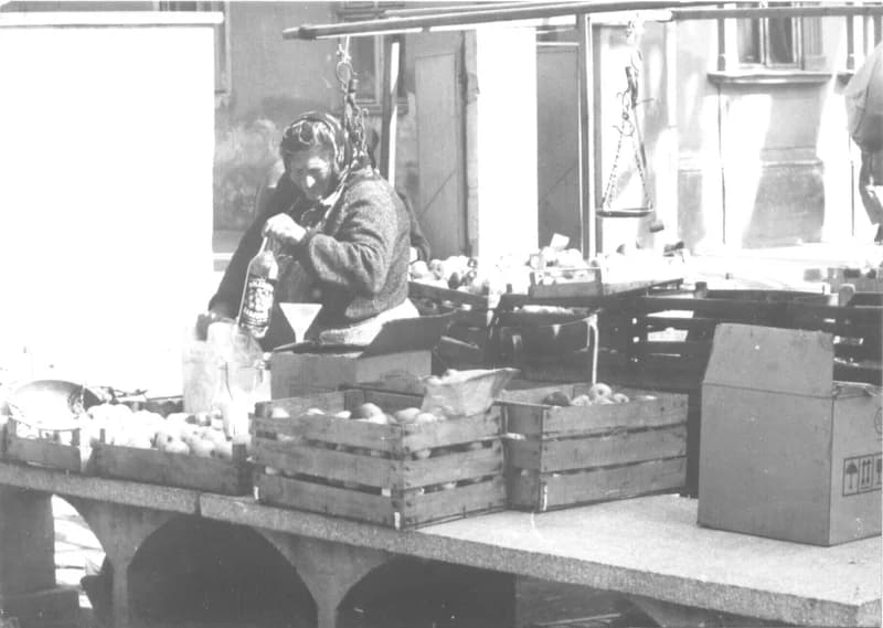 Fischer Rézi néni a zentai piacon