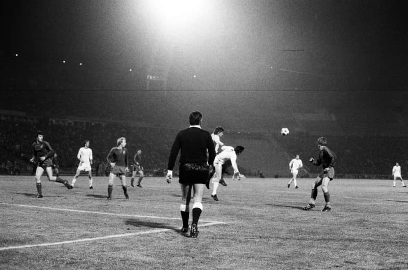 Futbalmeccsek : Újpest Dózsa-Honvéd 3:2; FTC-Vasas 1:1