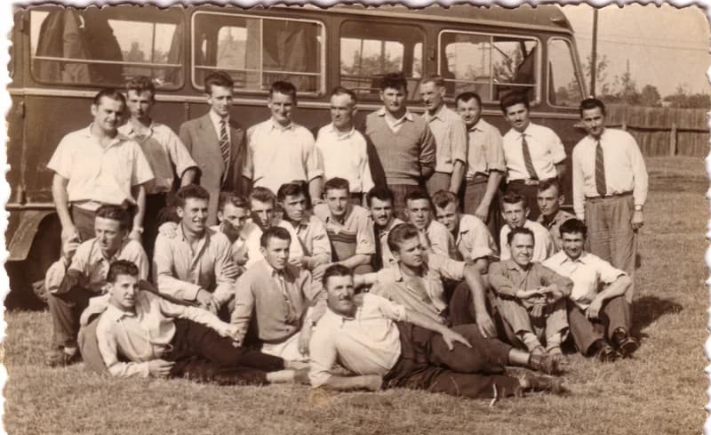 Futballisták szurkolókkal