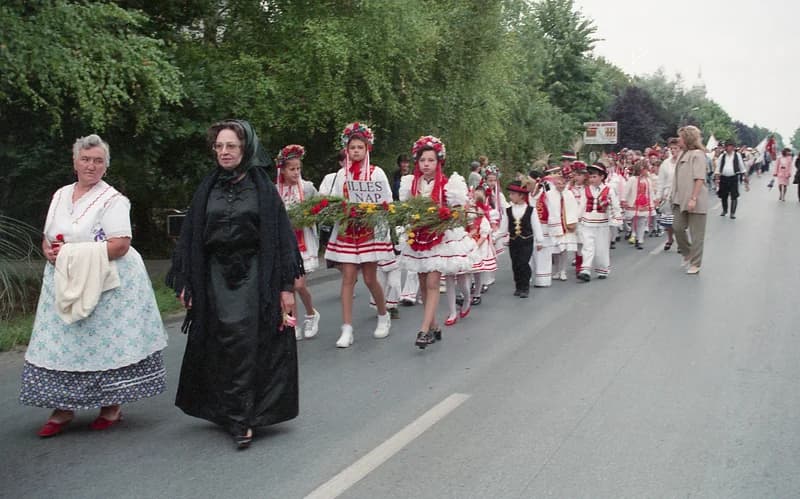 Temerin, Illés-napi menet, útban a Telep  városrészben  felépített, felszentelésre váró új templom felé