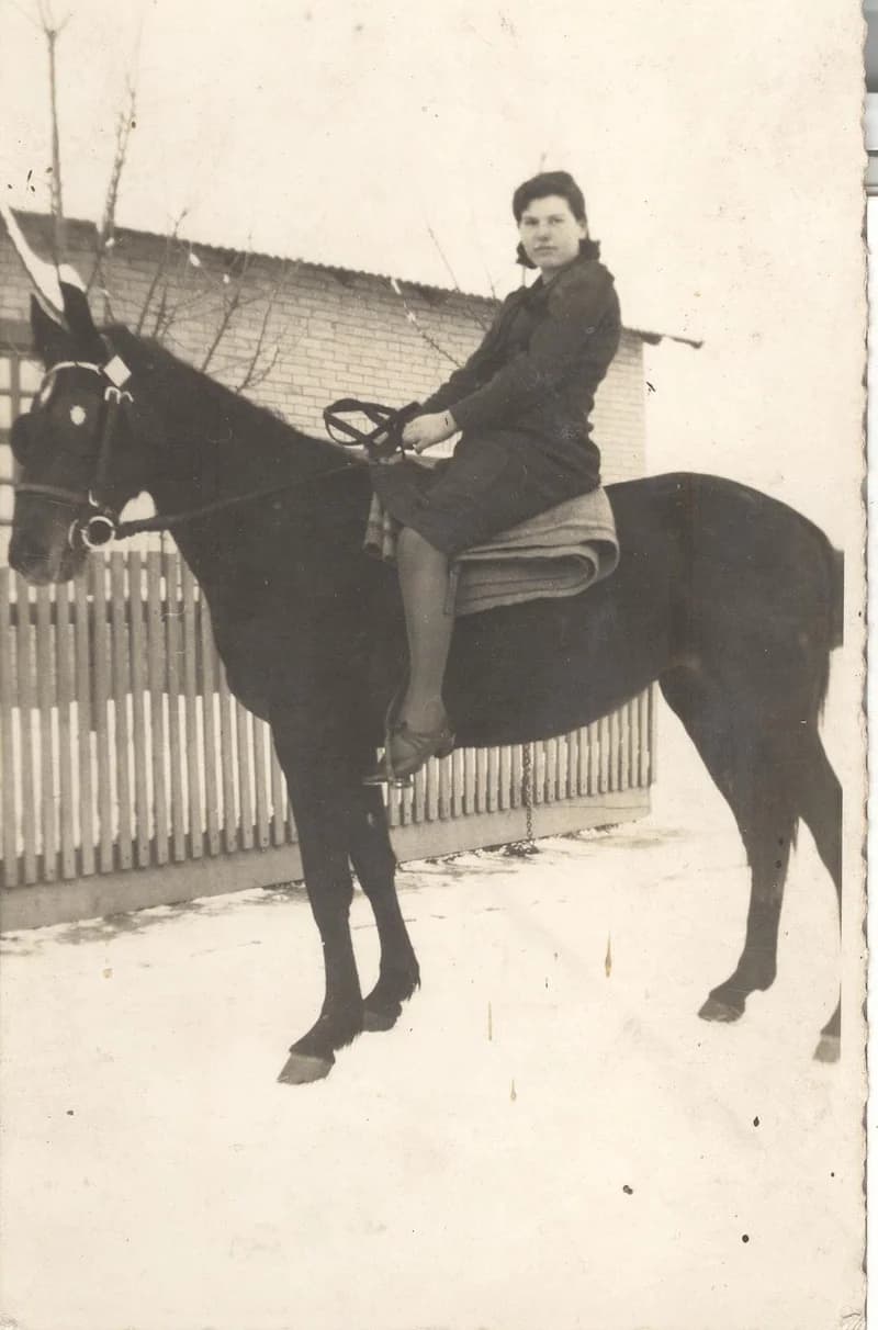 Rövid Rózsa lóháton