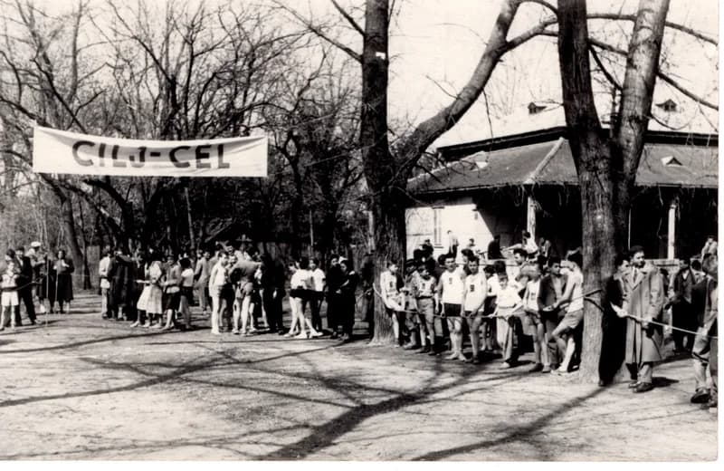 Iskolások mezei futóversenye a Népkertben