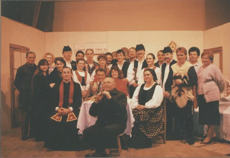 Az egyesület színjátszó csoportja - Tamási Áron: Az Énekesmadár c. színdarab előadása