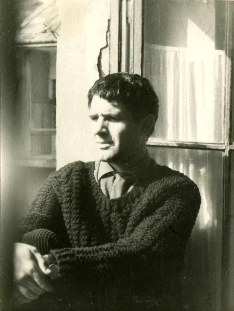 Benes József Zentán az adai utca 2. alatt az ablakban