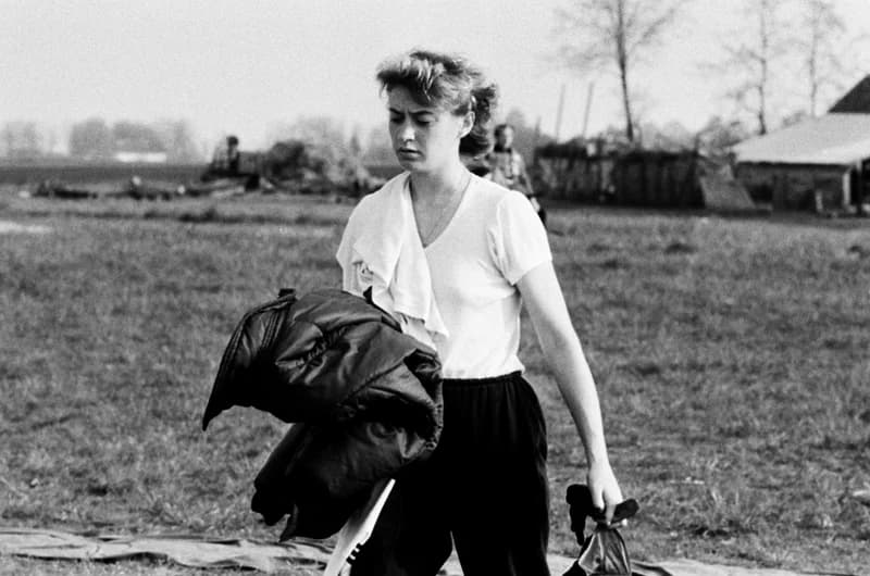 Ejtőernyősök a cseneji reptéren