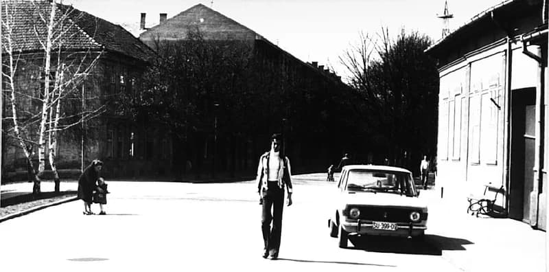 Fehér László a zentai főutcán