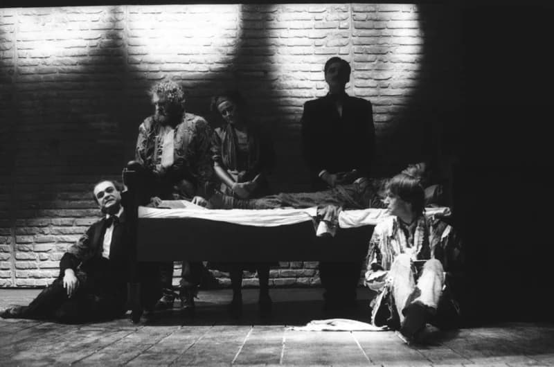 Mrozek: Ház a határon