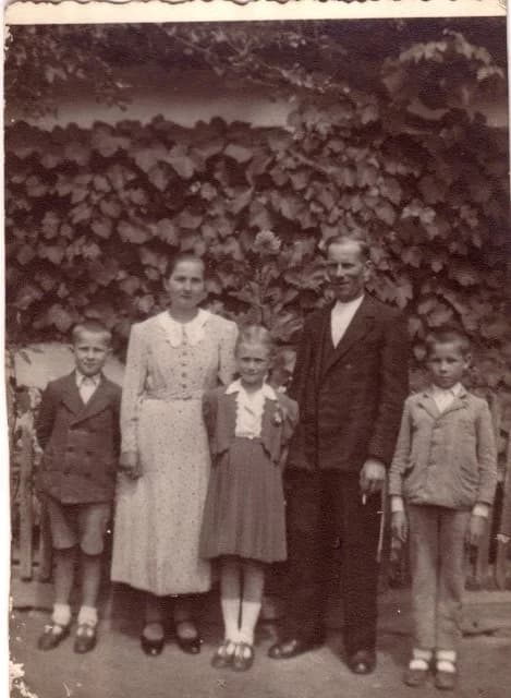 Maróti Mihály családjával