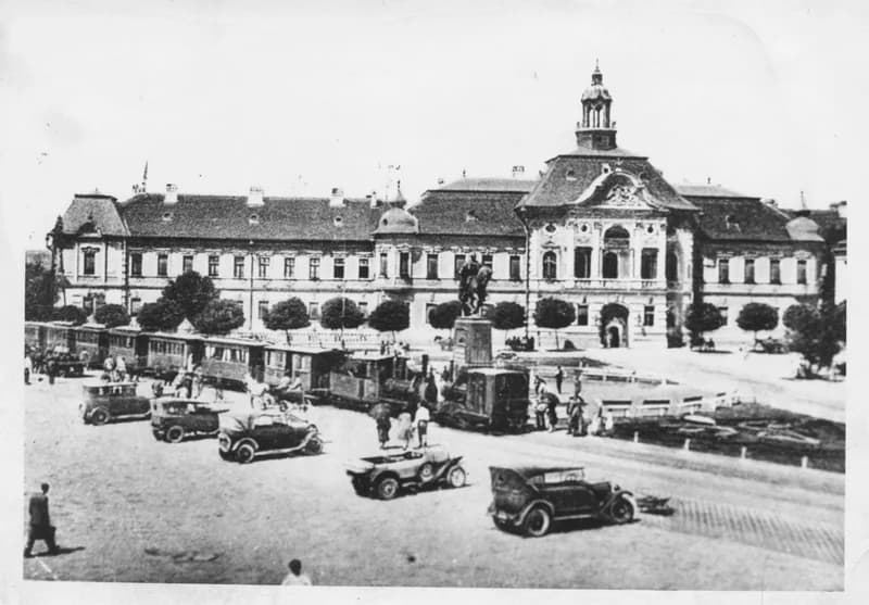 Nagybecskerek a kisvasúttal és Kiss Ernő szobrával