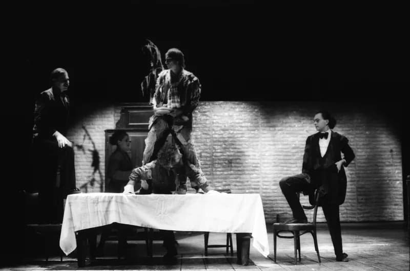 Mrozek: Ház a határon