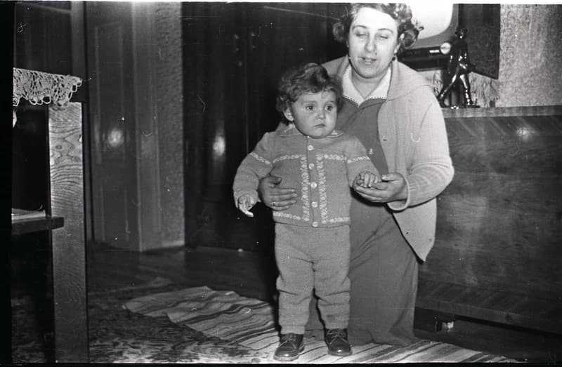 Komjáti Borbála a kislányával