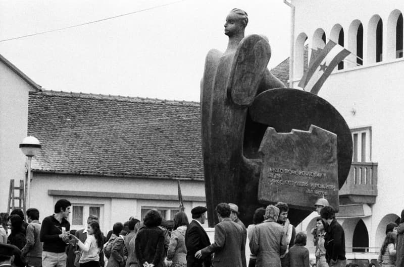 Emlékmű átadás Lovćenacon