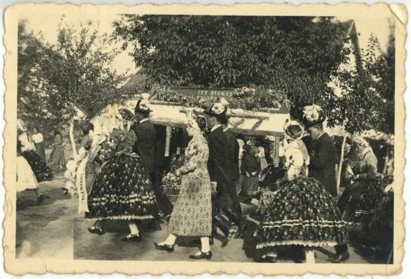 Fiatal temetése Doroszlón