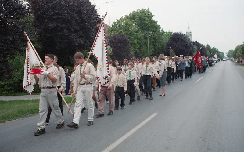Temerin, Illés-napi menet, útban a Telep  városrészben  felépített, felszentelésre váró új templom felé