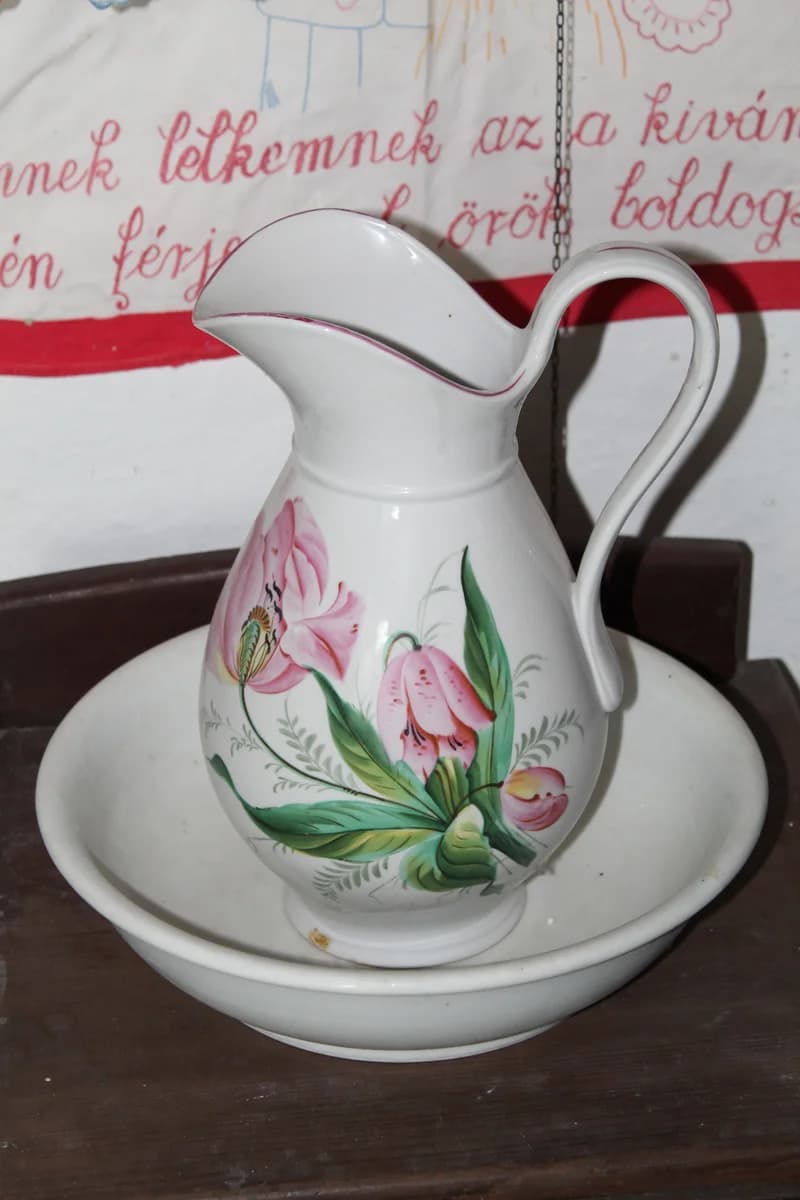 Mosdótál és kancsó