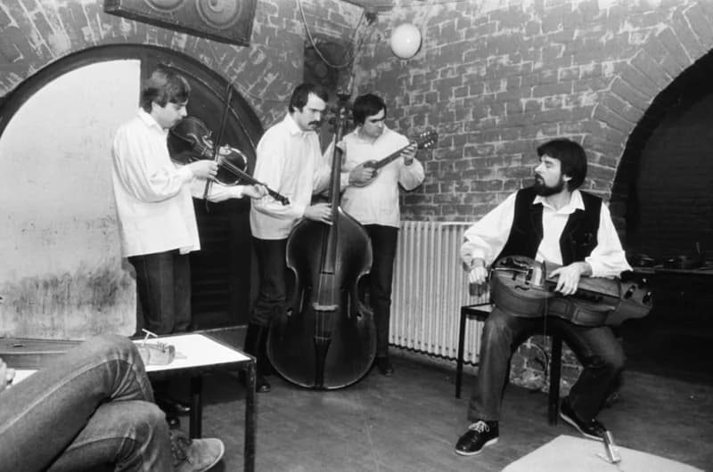 A Hívogató együttes az Ifjúsági Tribün pincéjében