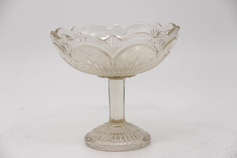 Sütemény- vagy cukorkatartó