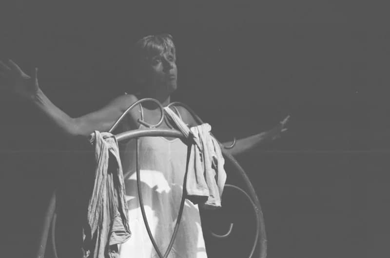 Tolnai: Izéke homokozója, Bayer